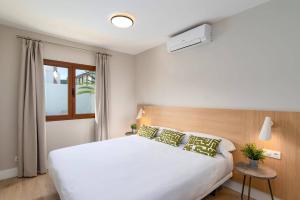 Villa Caleta Olas by Villa Plus