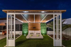 Villa Caleta Olas by Villa Plus