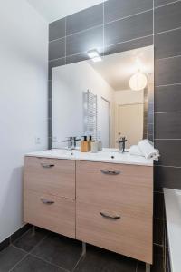 Appartements Duplex lumineux avec terrasse Courbevoie - 6P - FLAT-GUEST : photos des chambres