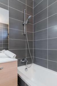 Appartements Duplex lumineux avec terrasse Courbevoie - 6P - FLAT-GUEST : photos des chambres