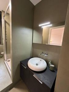 Tiny Apartment with ideal subway connection