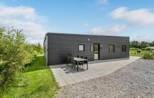 6 Bedroom Stunning Home In Glesborg