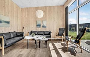 6 Bedroom Stunning Home In Glesborg