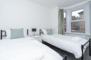 The Albany - 4BR 2Bath House Up to 7 Guests - FREE PARKING - BIG GARDEN - Smart TV - Ideal for Contractors and Family