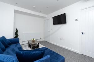 The Albany - 4BR 2Bath House Up to 7 Guests - FREE PARKING - BIG GARDEN - Smart TV - Ideal for Contractors and Family