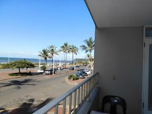 Self-catering beach holiday flat to rent