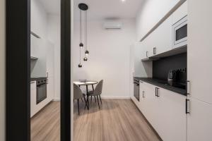 Budapest Downtown Amber Nest, Sky