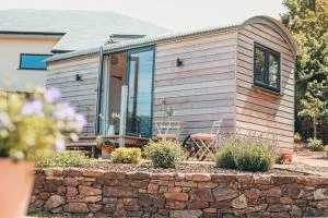 Elmhut Shepherd's Hut with Hot Tub - Dunster