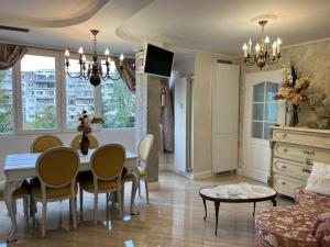 Ellie Soe Apartment Free parking 5 min to Metro