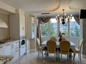 Ellie Soe Apartment Free parking 5 min to Metro