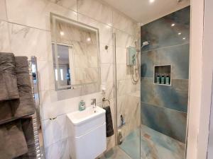 Cosy Coastal Getaway