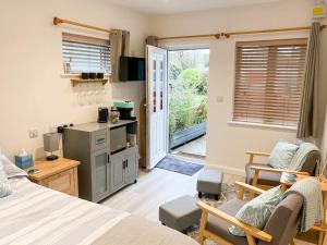 Cosy Coastal Getaway