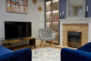 Beautiful Bungalow with Large Driveway and Garden