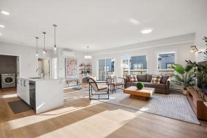 Very Spacious Luxury Apartment with AC, 70