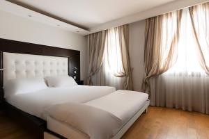 Family Room (2 Adults + 2 Children) room in Hotel Royal Caserta