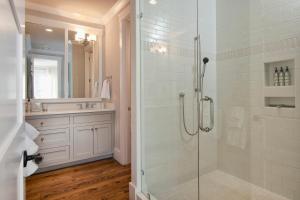 5 Bedroom Wilson Village Home 62