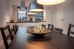 Wonderful house on water with 5 bedrooms and bathrooms