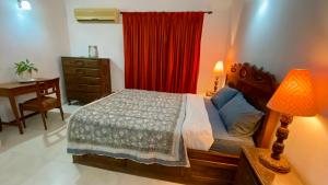 Riviera Palms 2 Tropical Serenity