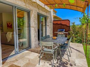 Villas Villa Lisette, un meuble de tourisme 3 etoiles au coeur de Goult : photos des chambres