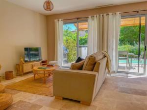 Villas Villa Lisette, un meuble de tourisme 3 etoiles au coeur de Goult : photos des chambres