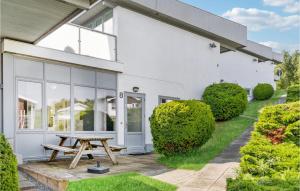 2 Bedroom Awesome Apartment In Allinge