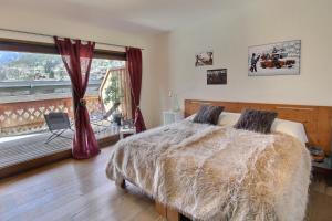 Lodge 8 next to ski lift and sportcenter