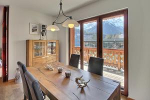 Lodge 8 next to ski lift and sportcenter