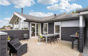 3 Bedroom Lovely Home In Farsø