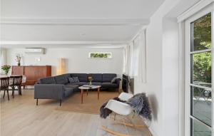 4 Bedroom Stunning Home In Samsø