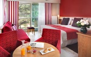 Hotels The Originals Boutique, Hotel Les Strelitzias : photos des chambres