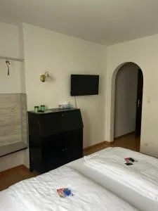 Hotel Berg - سيكريتشن ام والرزي