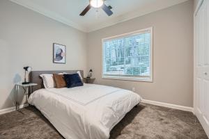 Crest at East Cobb 1826E Comfort,Spacious 2Bd 2Bt
