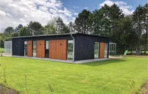 5 Bedroom Cozy Home In Glesborg - Glesborg