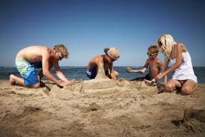 Beautiful 8 Berth Caravan At Heacham Beach In Norfolk Ref 21056C