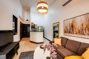CR MARIPOSA RENTALS Mountain view near pool