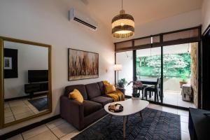 CR MARIPOSA RENTALS Mountain view near pool