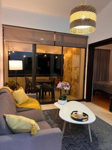 CR MARIPOSA RENTALS Mountain view near pool