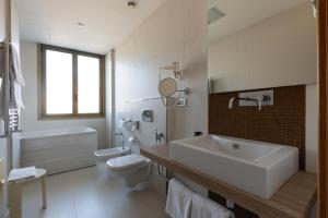 Triple Room room in Hotel Royal Caserta