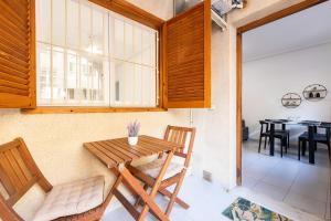 Torrevieja Playa Naufragos y piscina comunitaria