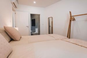 2BDR Charming Apartment in Graça by LovelyStay