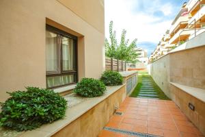 AL47 Spacious apartment near Fenals beach