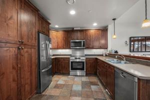 Trappers Landing #11 By Bear Country