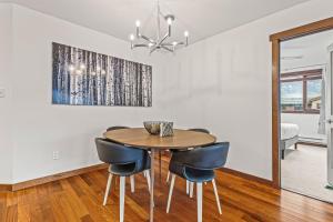 Skyline Suite Downtown Canmore Stay