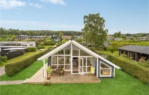 2 Bedroom Beach Front Home In Sjølund - Bjert Strand