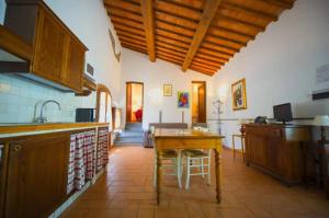 Charming apartment in Loro Ciuffenna, 110 m² with Shared Pool.