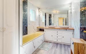 Maisons de vacances Lovely Home In Saint-Maurice-Sur-Eygu : photos des chambres