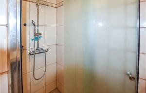 Maisons de vacances Lovely Home In Saint-Maurice-Sur-Eygu : Maison de Vacances Six Chambres