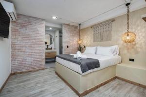 NOWA Provenza 3-Story Villa with Pool & Rooftop