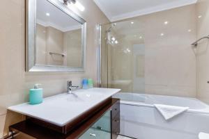 Carvoeiro Bay H - Modern townhouse very central