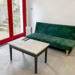 Maisons de vacances Maison Atypique acces direct Paris, Cuisine design : photos des chambres